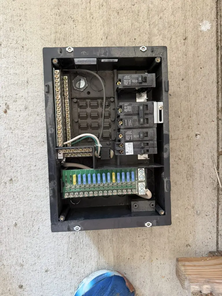 WFCO WF-8930/50 bare distribution panel front no breakers