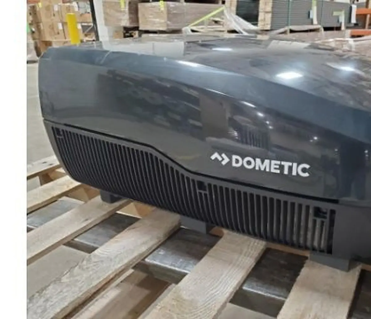 Side view of black Dometic FreshJet 3 medium-profile shroud