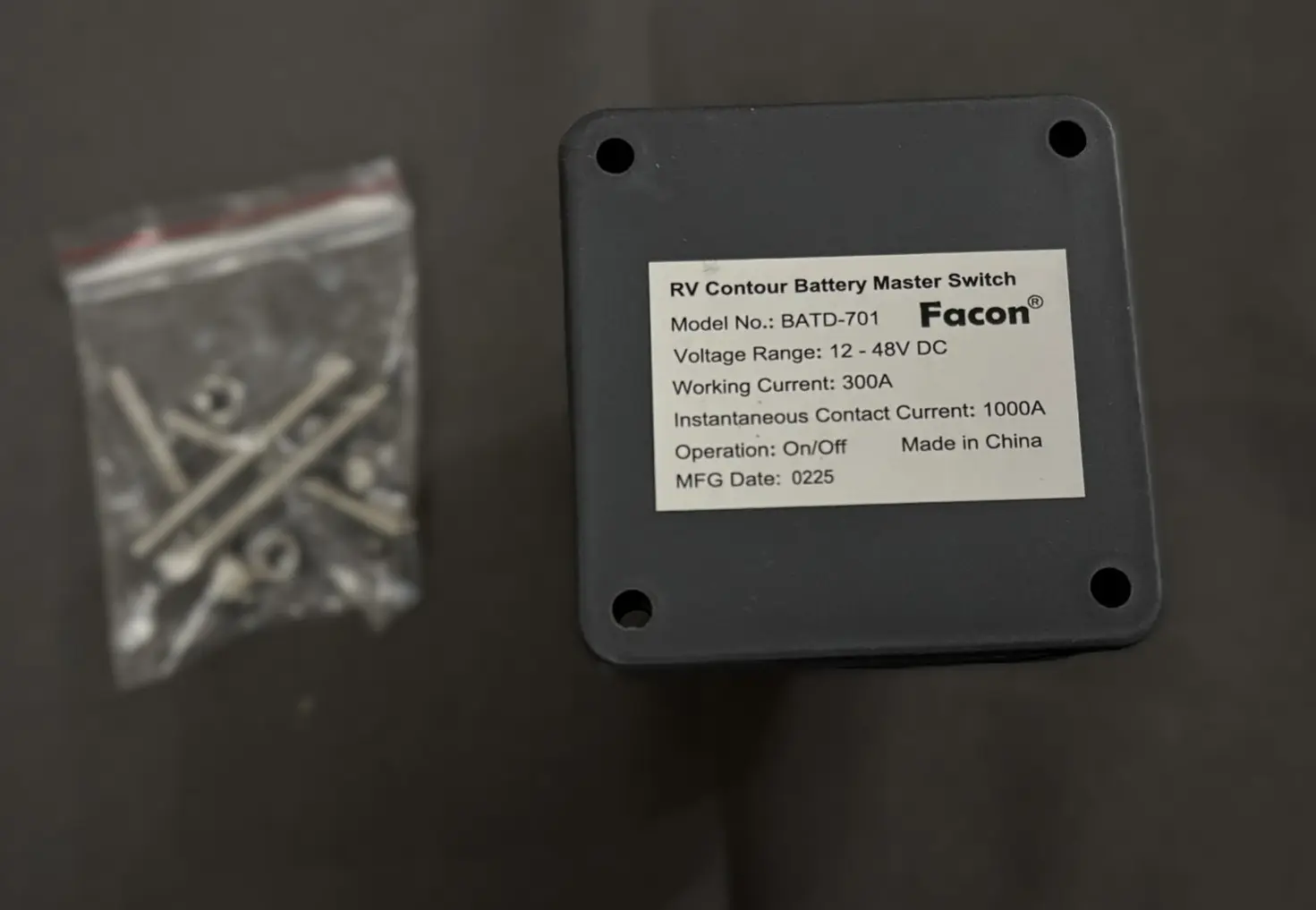 Facon BATD-701 spec label: 12-48V DC, 300A working current, 1000A instantaneous